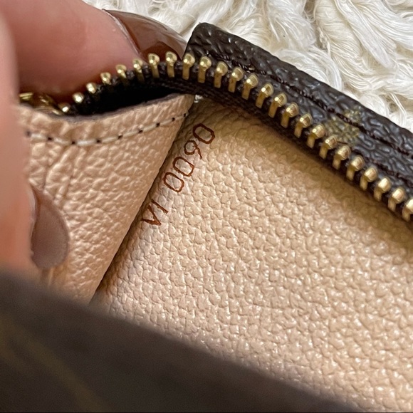 Louis Vuitton Monogram Bucket Pouch 23 - Picture 12 of 12